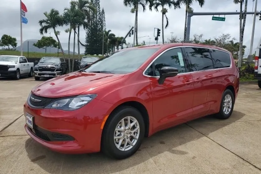 2025 Chrysler Voyager LX photo 1