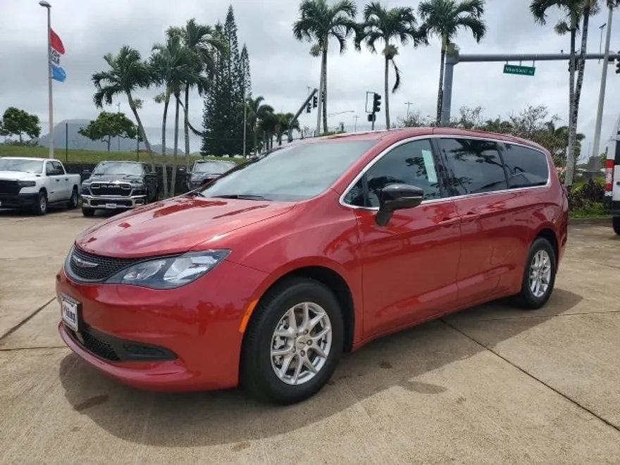 2025 Chrysler Voyager LX photo 1