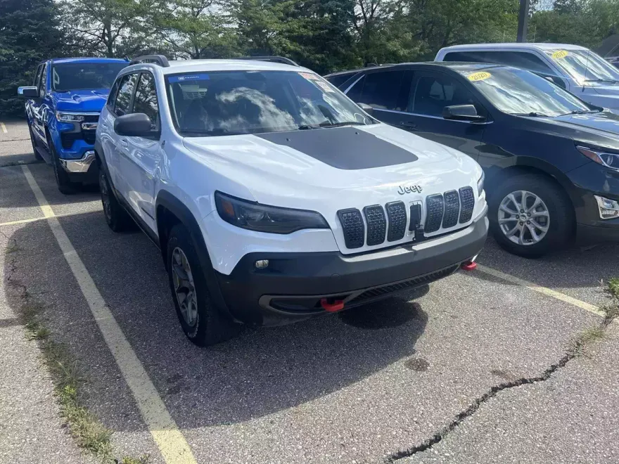 2020 Toyota RAV4 LE photo 1