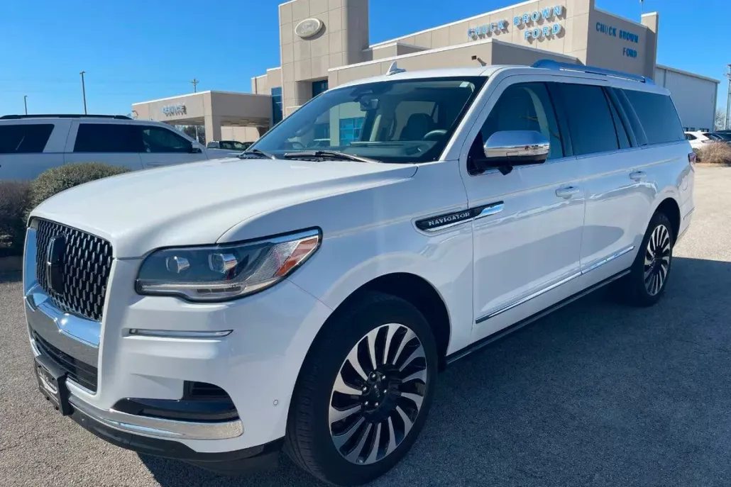 2023 Lincoln Navigator Black Label photo 1