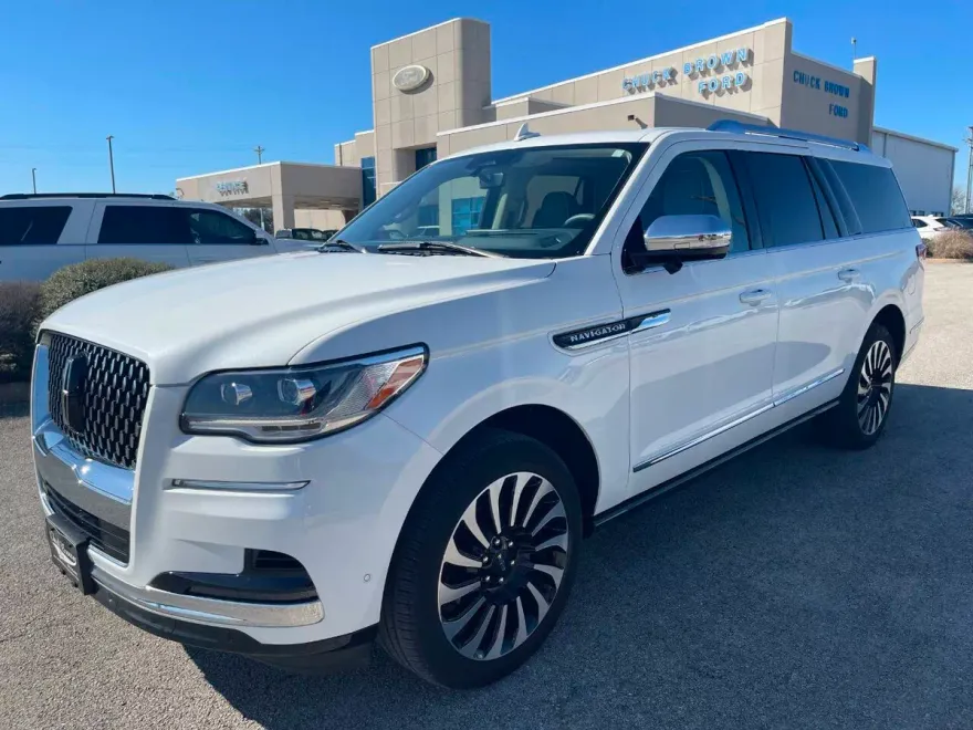 2023 Lincoln Navigator Black Label photo 1