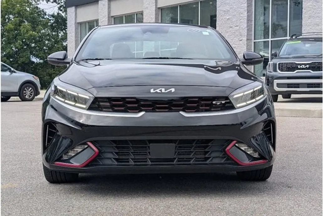 2023 Kia Forte GT photo 1