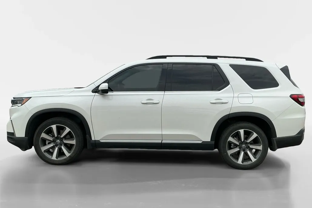 2024 Honda Pilot Touring photo 1