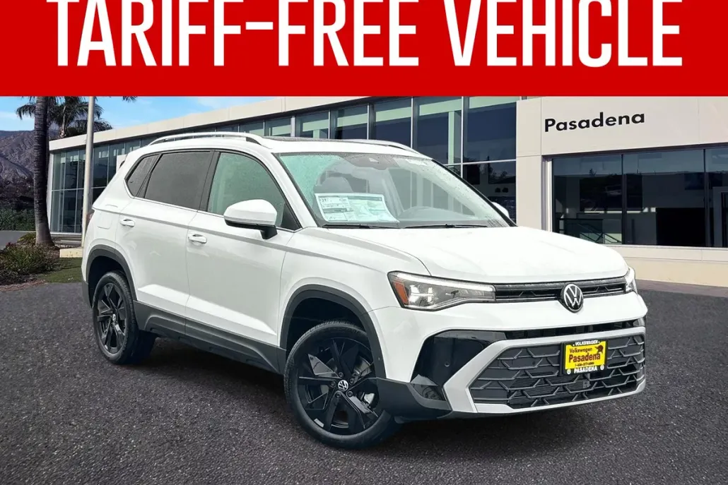 2025 Volkswagen Taos SE photo 1