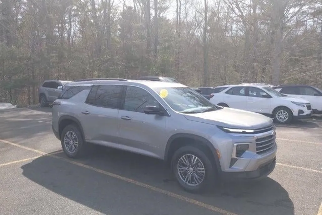 2024 Chevrolet Traverse photo 1