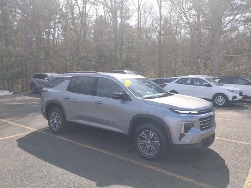 2024 Chevrolet Traverse photo 1