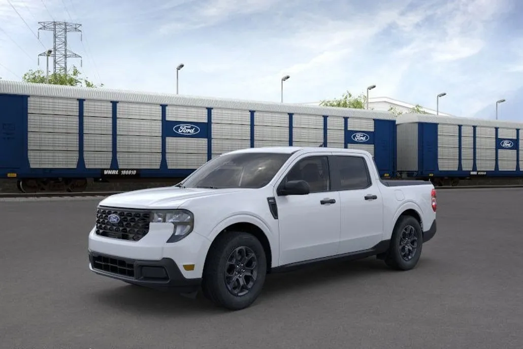 2025 Ford Maverick XLT photo 1