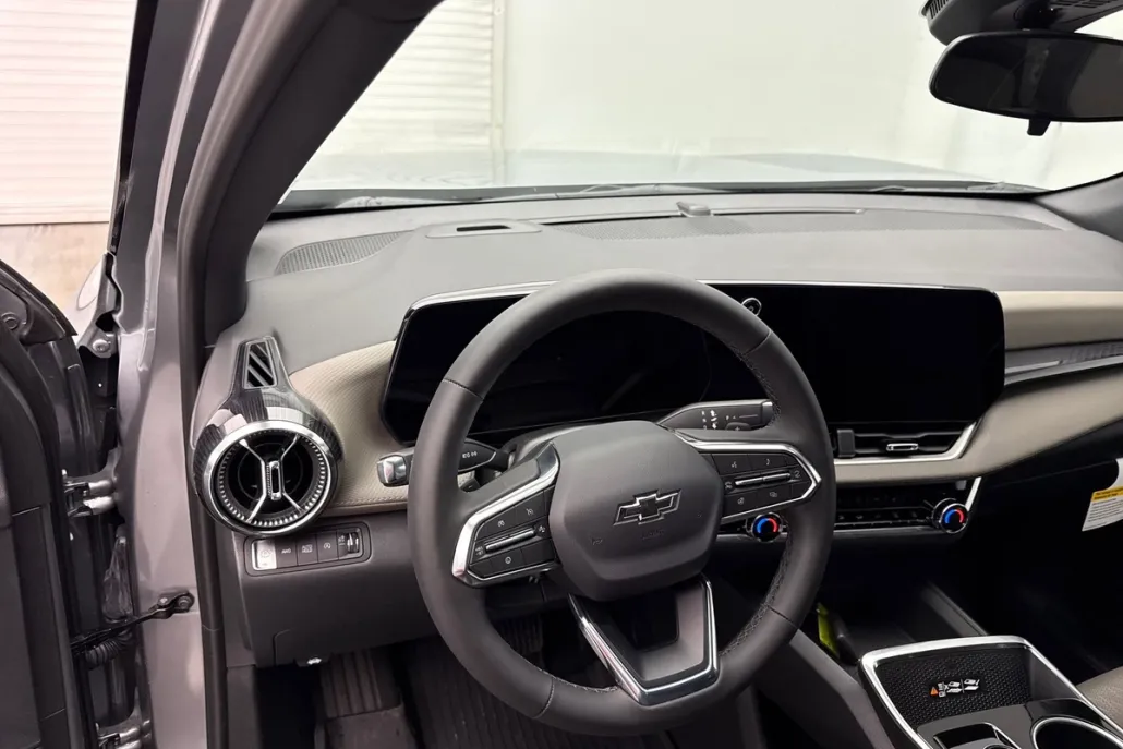 2026 Chevrolet Equinox LT photo 1