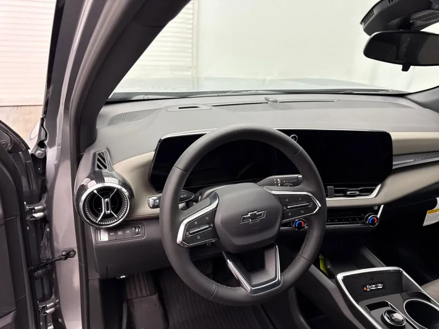 2026 Chevrolet Equinox LT photo 1