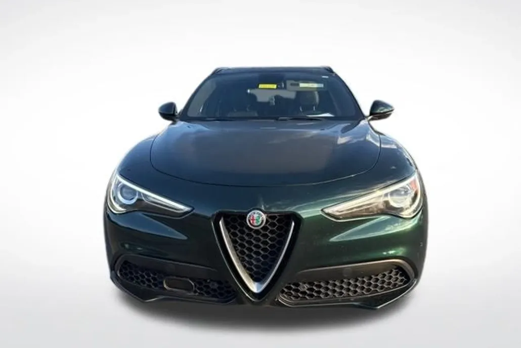 2018 Alfa Romeo Stelvio Ti photo 1