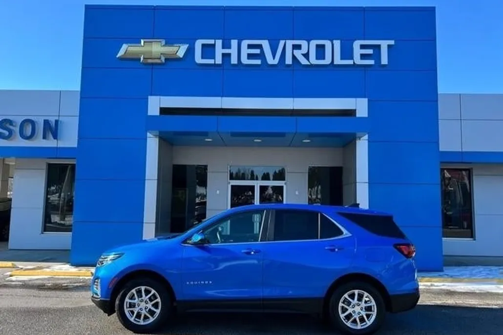 2024 Chevrolet Equinox LT photo 1