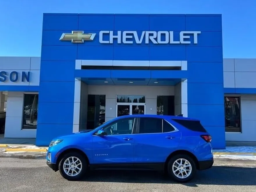 2024 Chevrolet Equinox LT photo 1