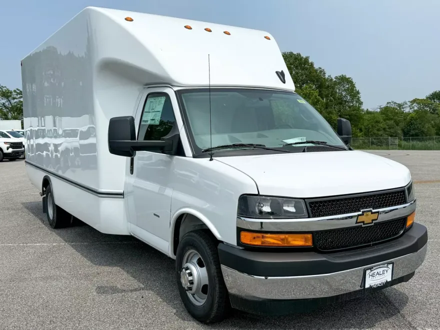 2025 Chevrolet Express 3500 Cutaway Van photo 1