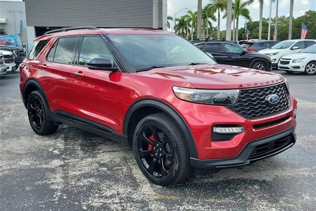 2023 Ford Explorer ST photo 1