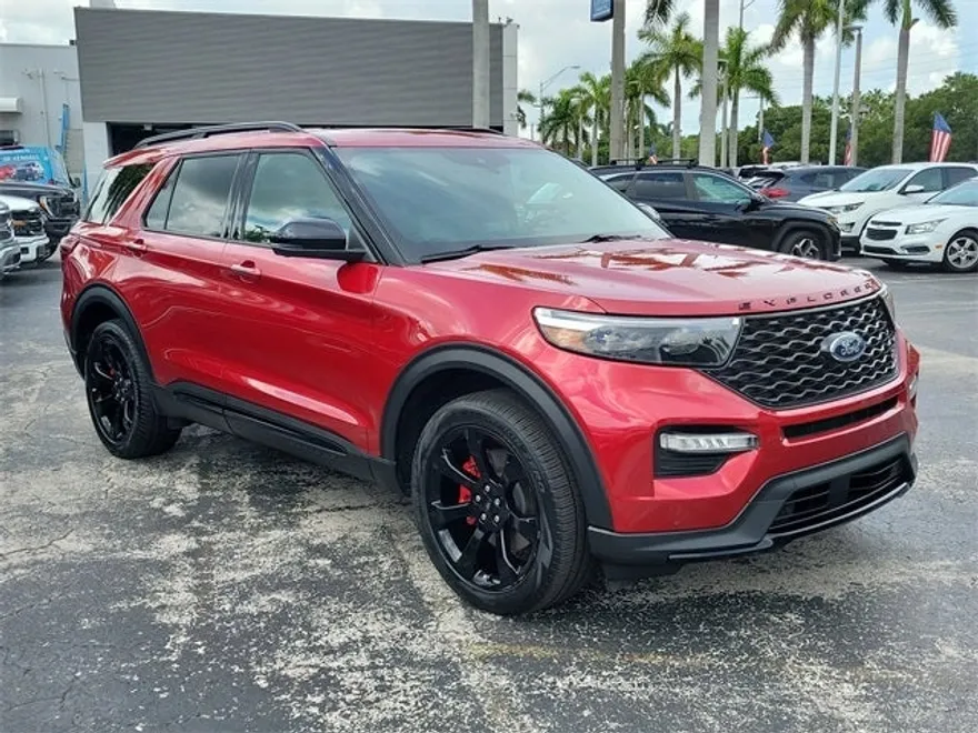 2023 Ford Explorer ST photo 1