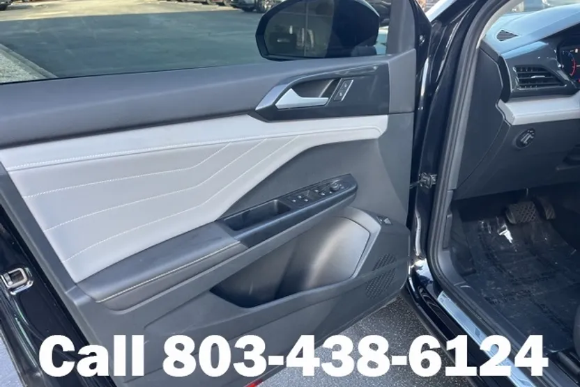 2024 Volkswagen Taos SEL photo 1