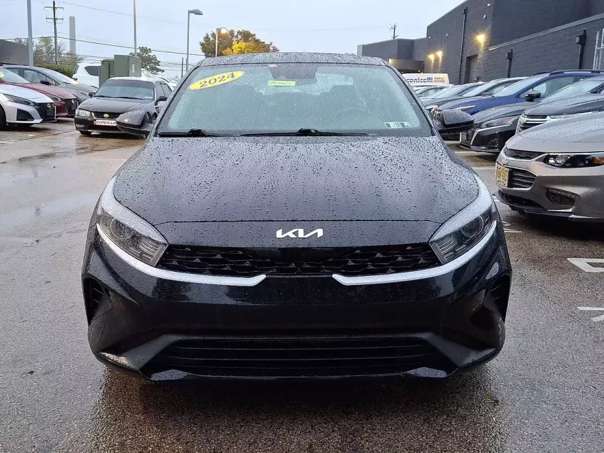 2024 Kia Forte LXS photo 1