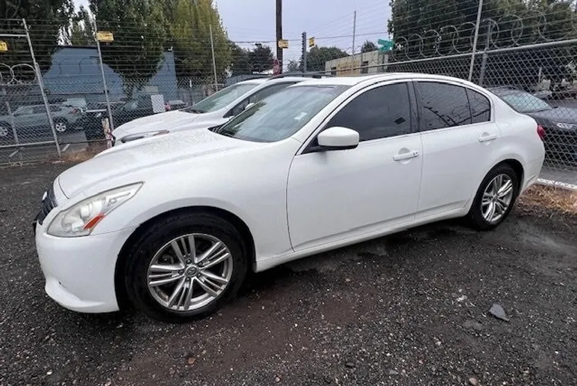 2013 Infiniti G37 photo 1