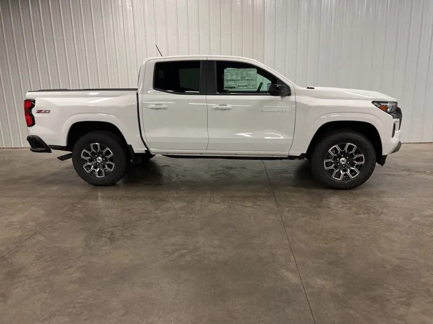 2025 Chevrolet Colorado ZR2 photo 1