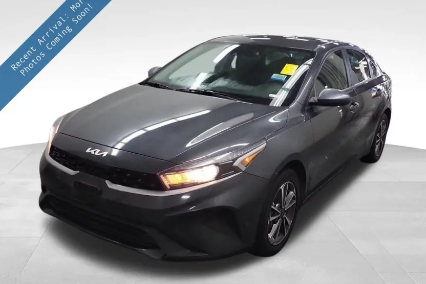 2024 Kia Forte LXS photo 1