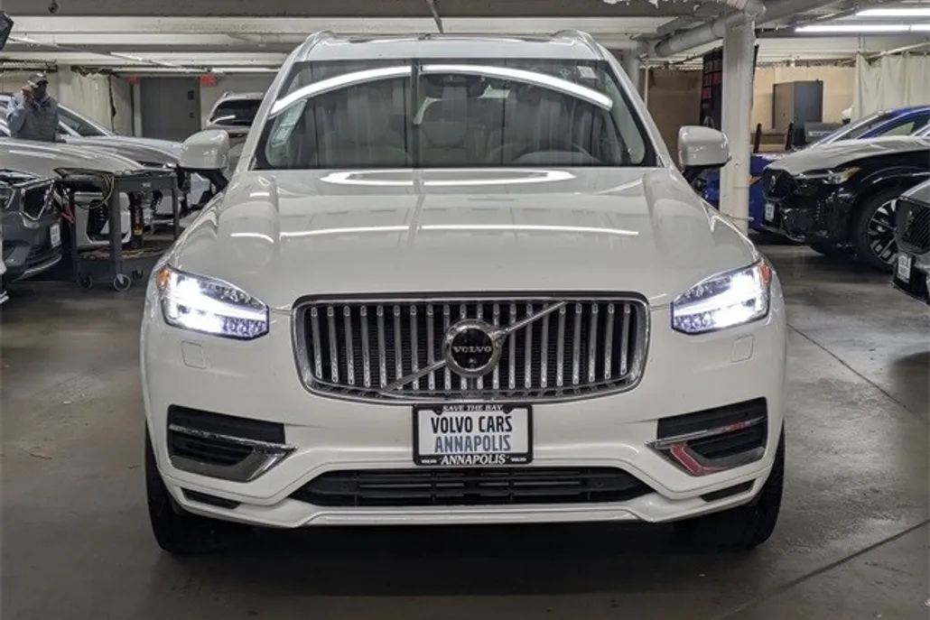 2024 Volvo XC90 T8 Plus photo 1