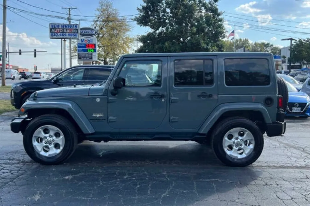 2015 Jeep Wrangler Unlimited Sahara photo 1
