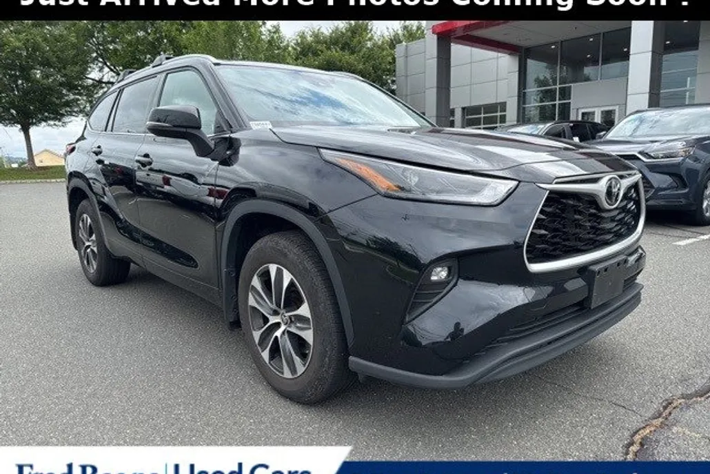 2022 Toyota Highlander XLE photo 1