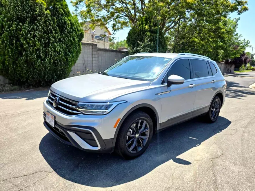 2022 Volkswagen Tiguan SE photo 1