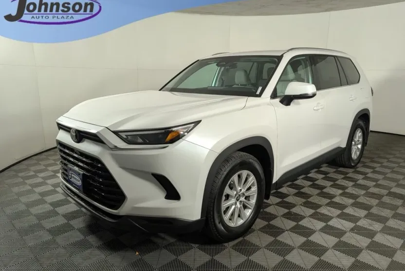 2024 Toyota Grand Highlander XLE photo 1