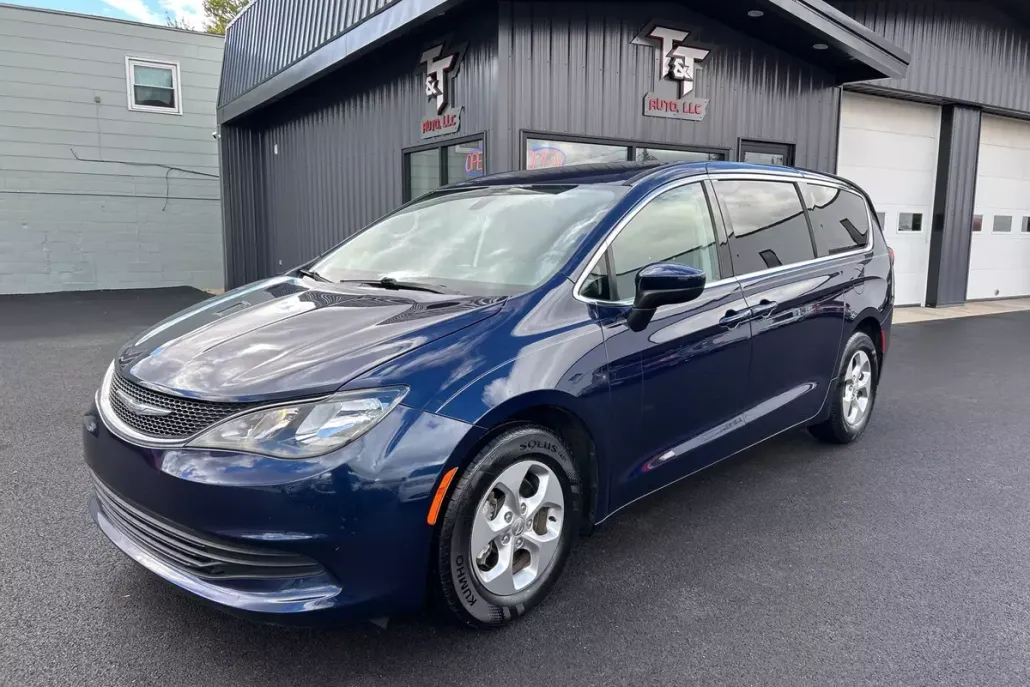 2017 Chrysler Pacifica LX photo 1