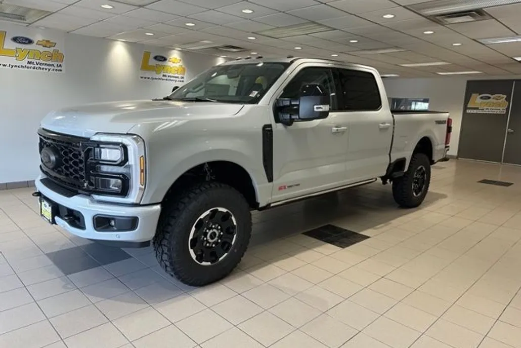 2026 Ford F-250 Lariat photo 1