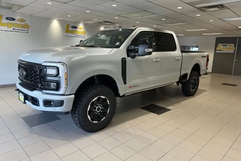 2026 Ford F-250 Lariat photo 1