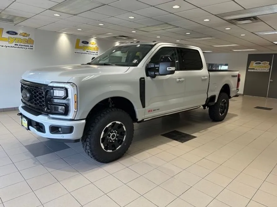 2026 Ford F-250 Lariat photo 1