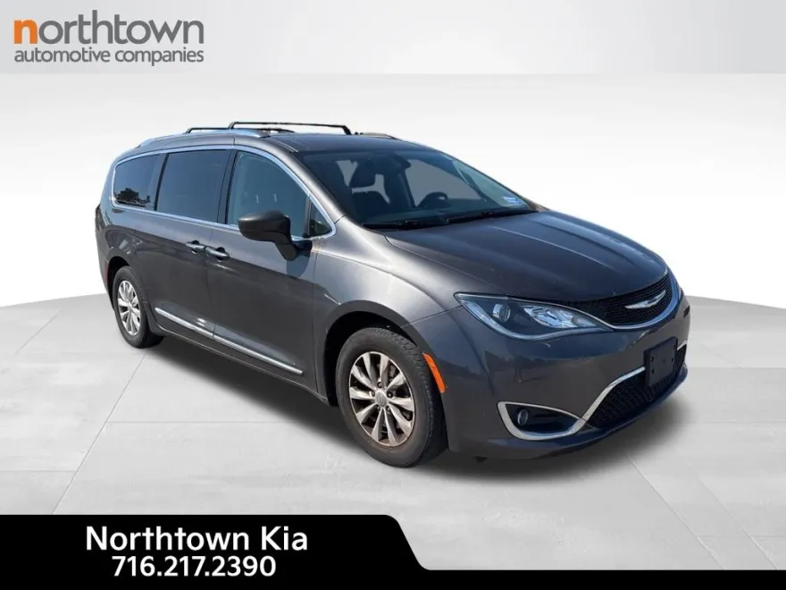 2018 Chrysler Pacifica Touring L photo 1