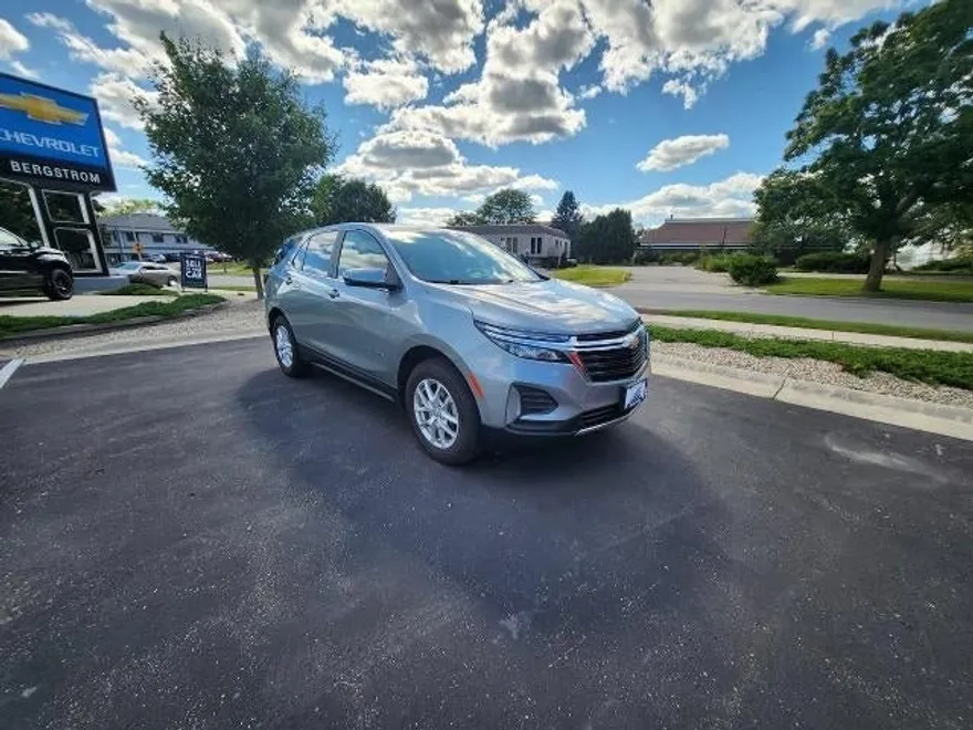 2024 Chevrolet Equinox LT photo 1