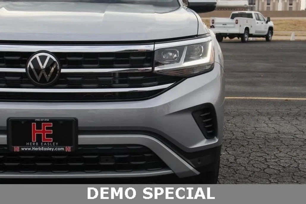 2023 Volkswagen Atlas Cross Sport V6 SE Technology photo 1