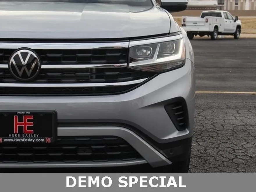 2023 Volkswagen Atlas Cross Sport V6 SE Technology photo 1