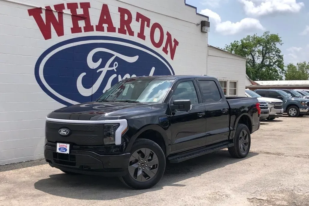 2025 Ford F-150 Lightning photo 1
