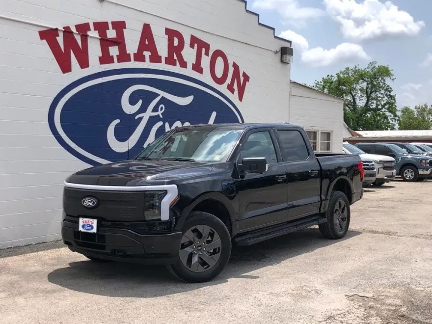 2025 Ford F-150 Lightning photo 1