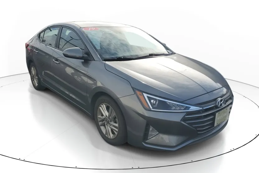 2019 Hyundai Elantra SEL photo 1