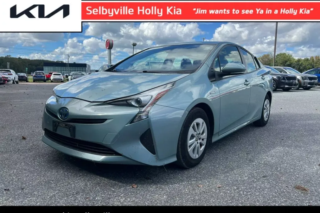 2017 Toyota Prius Four photo 1