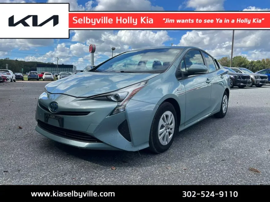 2017 Toyota Prius Four photo 1