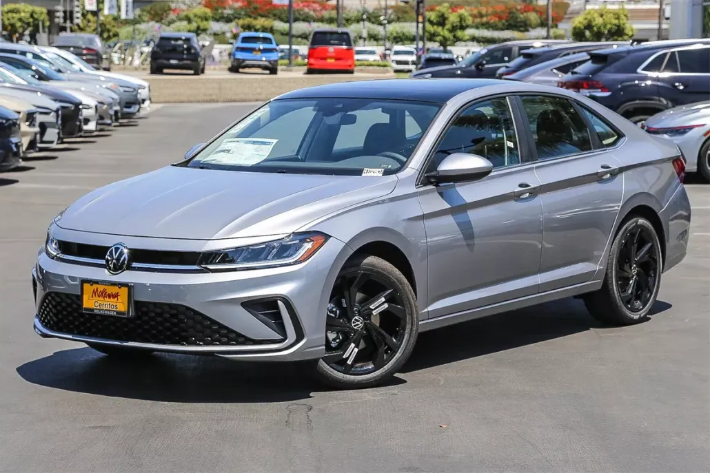 2025 Volkswagen Jetta SE photo 1