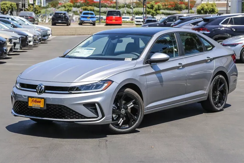 2025 Volkswagen Jetta SE photo 1