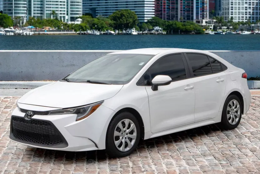2021 Toyota Corolla LE photo 1