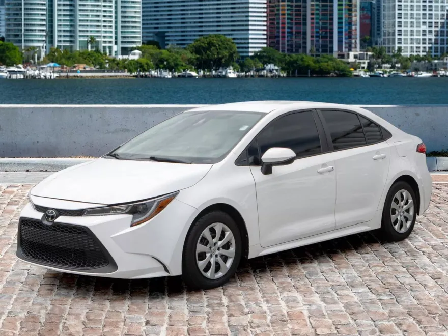 2021 Toyota Corolla LE photo 1