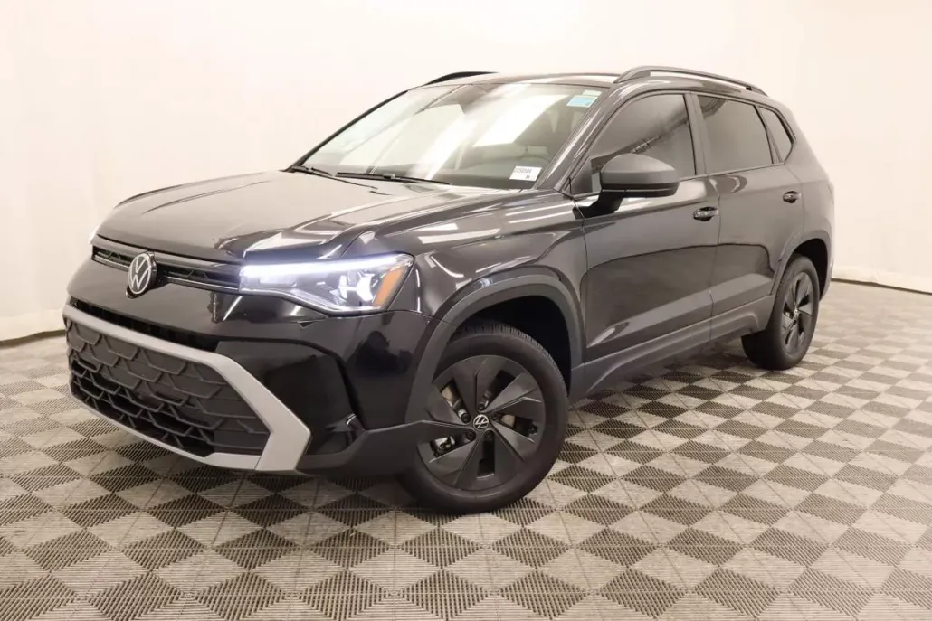 2025 Volkswagen Taos S photo 1