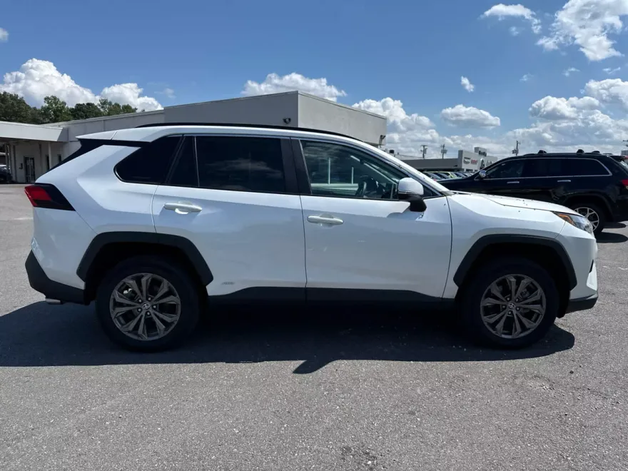 2024 Toyota RAV4 Hybrid XLE Premium photo 1