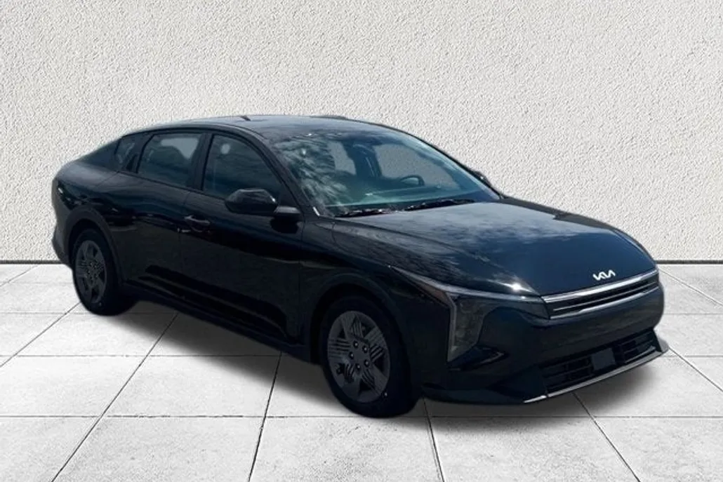 2025 Kia K4 LX photo 1