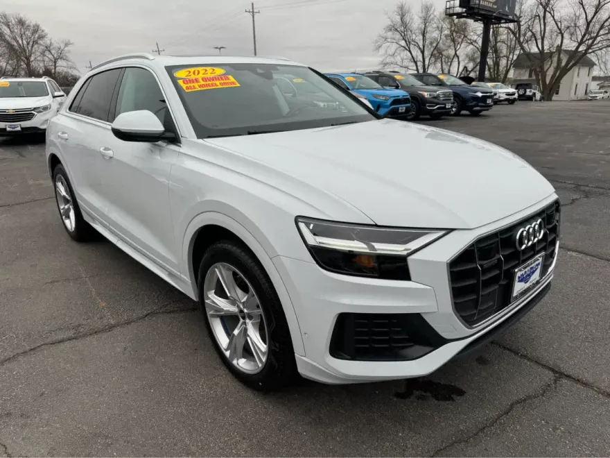 2022 Audi Q8 Premium Plus photo 1